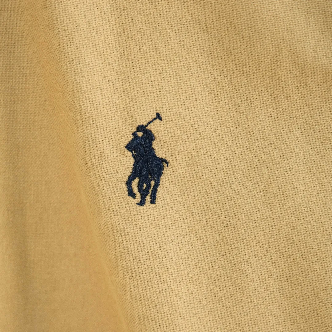 P270 zp version [Exclusive supply] Ralph Lauren/Ralph Lauren's classic evergreen single product 100 cotton Oxford spun old money style casual long-sleeved shirt. 100% restored workmanship. The entire garment is embedded with seams and clean edges. The upper back seams are reorganized for a better fit. ✅ 100 cotton Oxford spun on the face. Pre-wash treatment. The texture is tight and soft. ✅ Custom dyed original pearlescent white bottom buttons. Size partitions. ✅ Special shaped chiffon foil is included in the collar door tube. It is not easy to deform and pull. ✅ RL classic version of the Oxford shirt. The thick and crisp feeling brought by the Oxford cloth. It can be worn alone or as an outer layer. It can be worn in all seasons. It is a must-have item in the wardrobe. Get it with your eyes closed. Color: black, white, pink, blue, carbon gray, khaki, navy blue and red label, dark blue and white label (8 colors) Size: S M L XL Number: WW10973